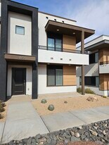 3320 E Elkhorn Ln in Washington, UT - Building Photo