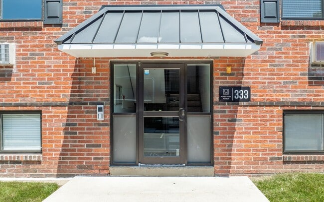 Mt. Airy Manor in Philadelphia, PA - Foto de edificio - Building Photo