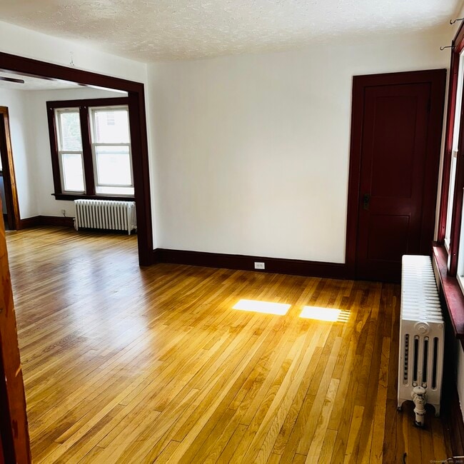 20 Amaryllis Ave in Waterbury, CT - Building Photo - Building Photo