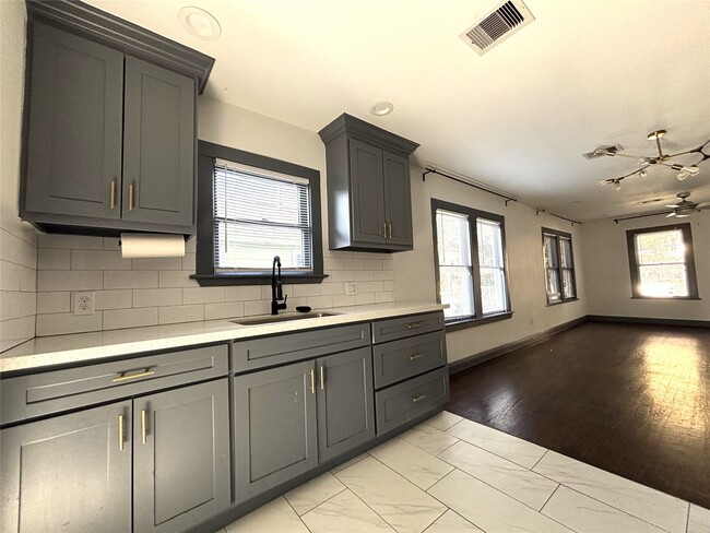 property at 806 Caplin St