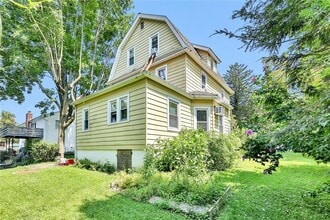 521 Manhattan Ave in Hawthorne, NY - Foto de edificio - Building Photo