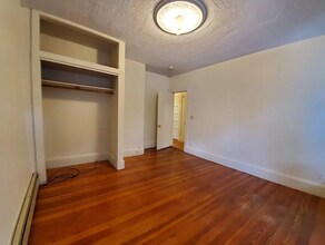 49 Babcock St, Unit 5 in Brookline, MA - Foto de edificio - Building Photo