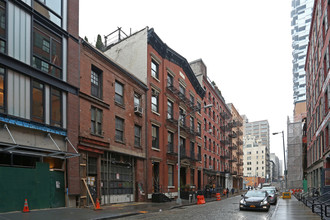 19-21 Leonard St in New York, NY - Building Photo - Building Photo