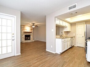 8103 Tuscarora Trail in Austin, TX - Foto de edificio - Building Photo