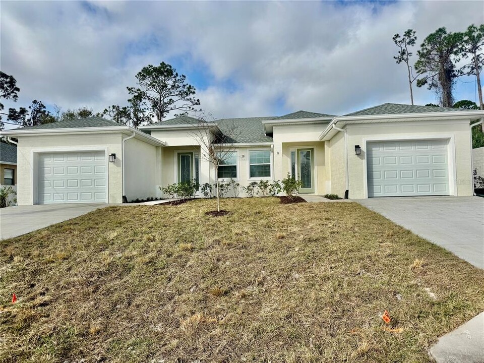 19 Columbia Ln in Palm Coast, FL - Building Photo