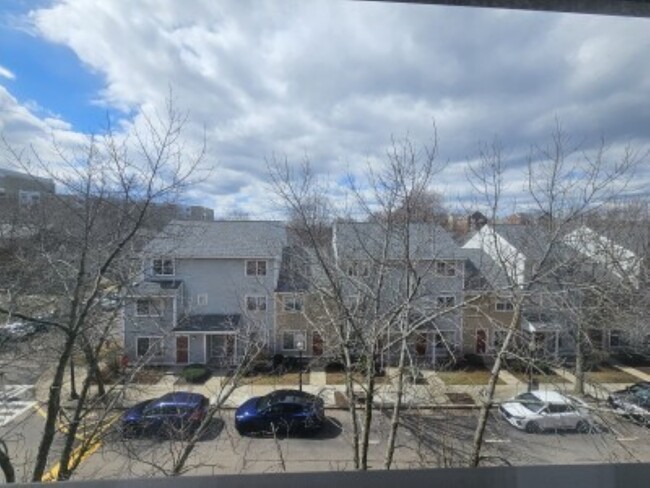 25 S Point Dr, Unit 404