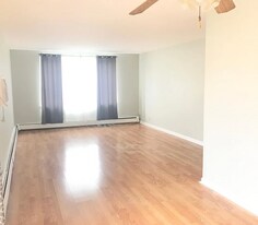 1475 Rebecca Dr, Unit 1475 Rebecca Drive Apt 102 in Hoffman Estates, IL - Building Photo