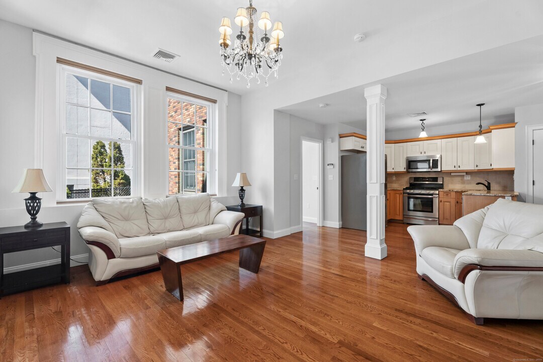 576 Chapel St in New Haven, CT - Building Photo