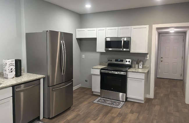 427 E Southcross in San Antonio, TX - Building Photo - Building Photo