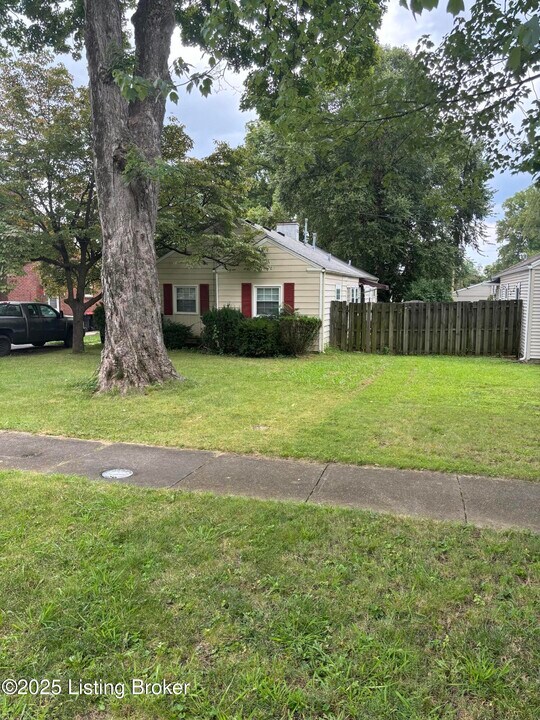 2508 Hawthorne Ave in Louisville, KY - Building Photo