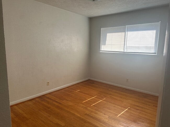 319 Chestnut St in Lake Jackson, TX - Foto de edificio - Building Photo