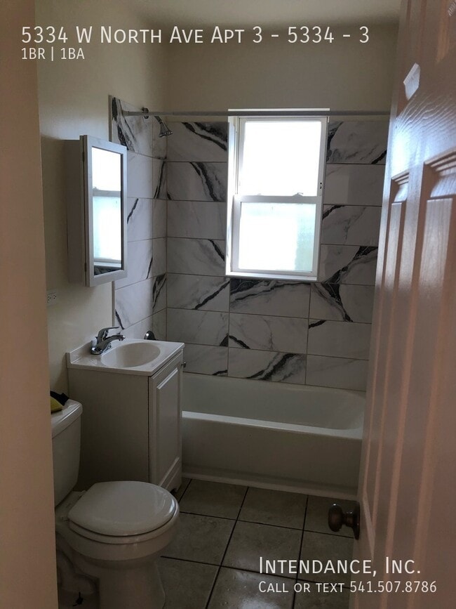 5334 W North Ave in Chicago, IL - Building Photo - Building Photo
