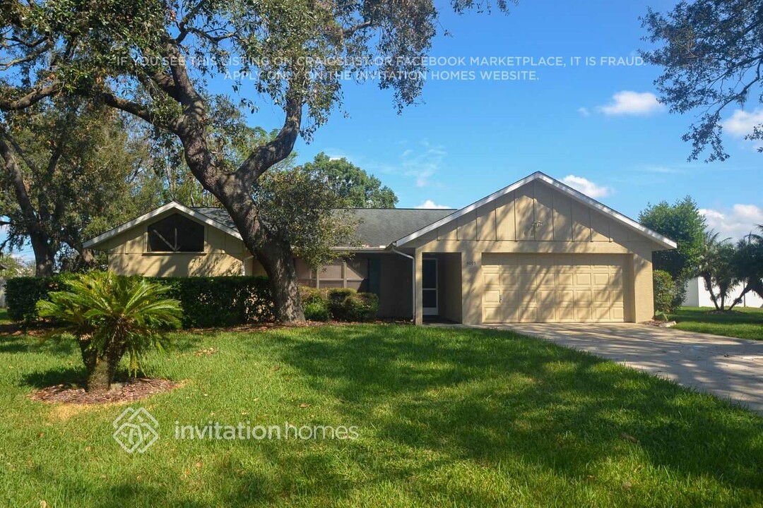 4095 Dora Wood Dr in Mount Dora, FL - Building Photo