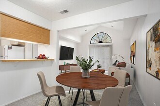 Hampton Lakes Apartments in Walker, MI - Foto de edificio - Building Photo