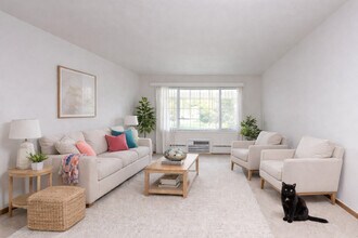 Concord Green in Bloomington, MN - Building Photo - Building Photo