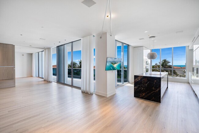 5959 Collins Ave in Miami Beach, FL - Building Photo - Building Photo