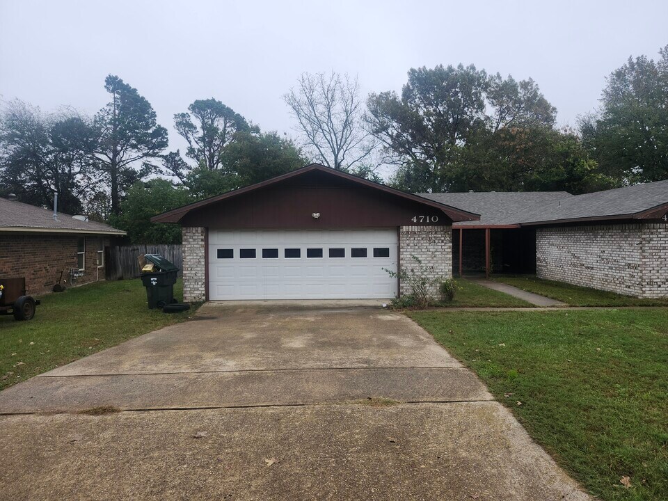 4710 Edinburgh Dr in Tyler, TX - Foto de edificio