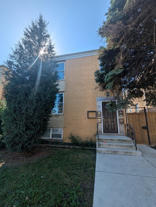 6949 W Diversey Ave in Chicago, IL - Building Photo