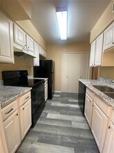 7830 Meadow Park Dr in Dallas, TX - Building Photo - Building Photo