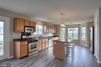 150 Merlin Dr in Hummelstown, PA - Building Photo - Building Photo