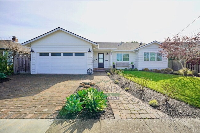 89 Spindrift Passage in Corte Madera, CA - Building Photo - Building Photo