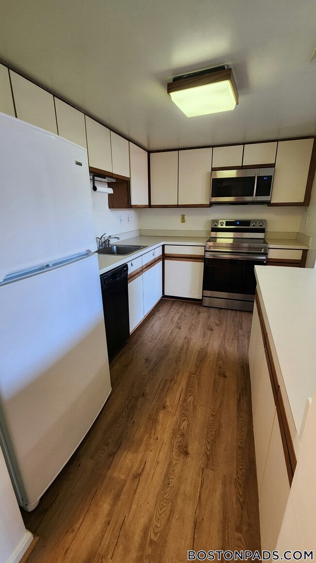 85 Brainerd Rd, Unit 303 in Boston, MA - Building Photo - Building Photo