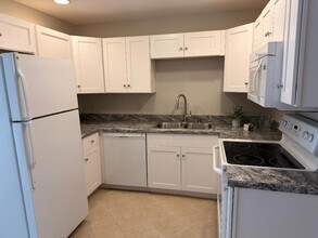 125 SE Millwood Terrace in Stuart, FL - Foto de edificio - Building Photo