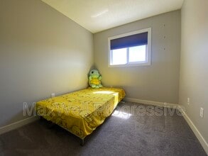 315 Desrochers Blvd SW in Edmonton, AB - Building Photo - Building Photo