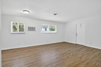 3031 NE 7th Ave in Pompano Beach, FL - Building Photo - Building Photo