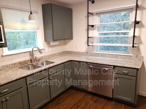 905 Mitchell Rd in Nashville, TN - Foto de edificio - Building Photo