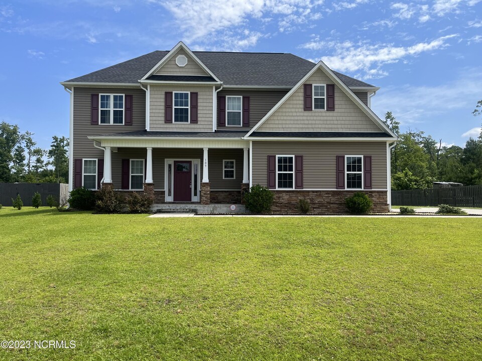 109 Rosegarten Ct in New Bern, NC - Foto de edificio