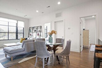 7 Burroughs St, Unit 3 in Boston, MA - Building Photo - Building Photo