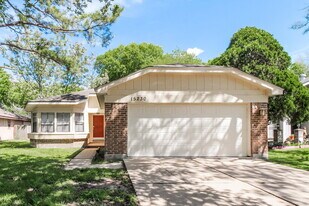 15230 Loma Paseo Dr in Houston, TX - Building Photo
