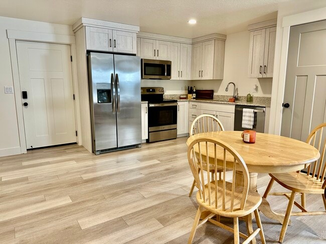 4349 Half Mile Rd, Unit Apartment in Cedar City, UT - Foto de edificio - Building Photo