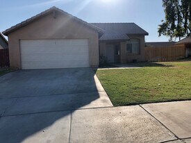 31577 Vía Pared in Thousand Palms, CA - Building Photo