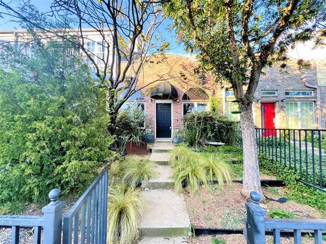 1813 S Ervay St in Dallas, TX - Building Photo