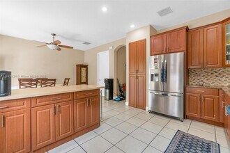 8612 Buckskin Mnr in Davie, FL - Foto de edificio - Building Photo