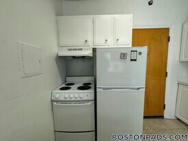1223 Beacon St in Brookline, MA - Building Photo