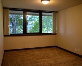255 SW Harrison St, Unit TH9 in Portland, OR - Building Photo - Building Photo