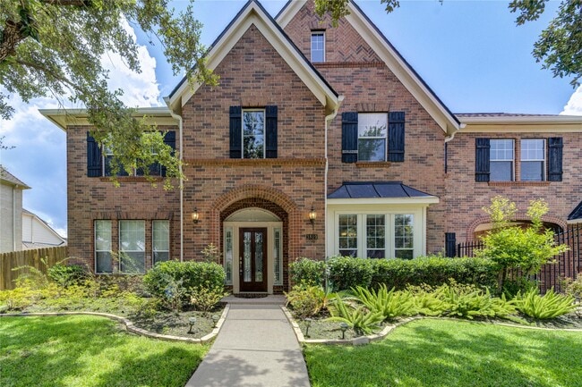 3819 Rivermoss Ln