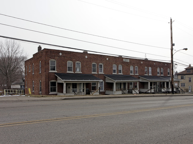 459-471 N Wooster Rd in Barberton, OH - Foto de edificio - Building Photo