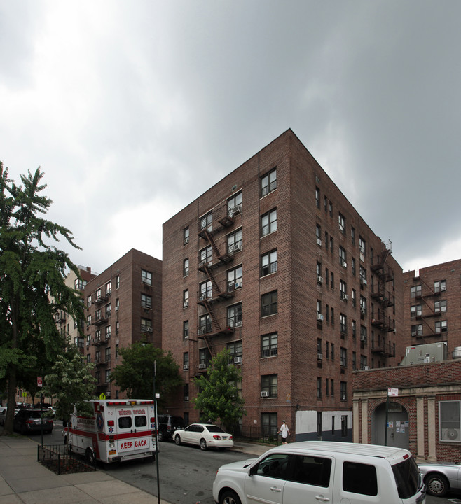 80-88 Bennett Ave in New York, NY - Building Photo