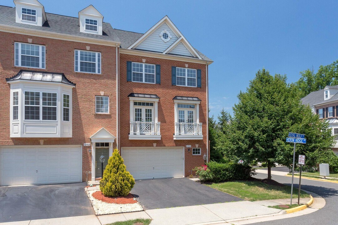 12560 Royal Wolf Pl in Fairfax, VA - Building Photo