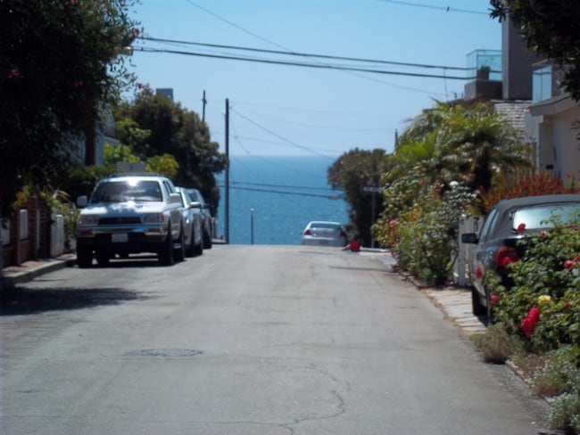 445 34th St, Unit Upper in Manhattan Beach, CA - Foto de edificio - Building Photo