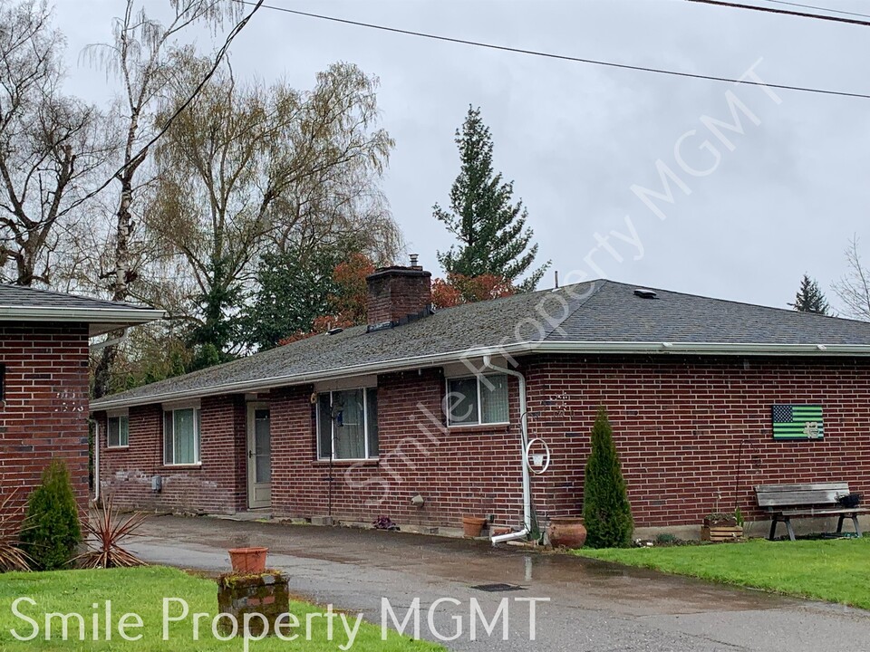 12442 SE Shell Ln in Milwaukie, OR - Building Photo