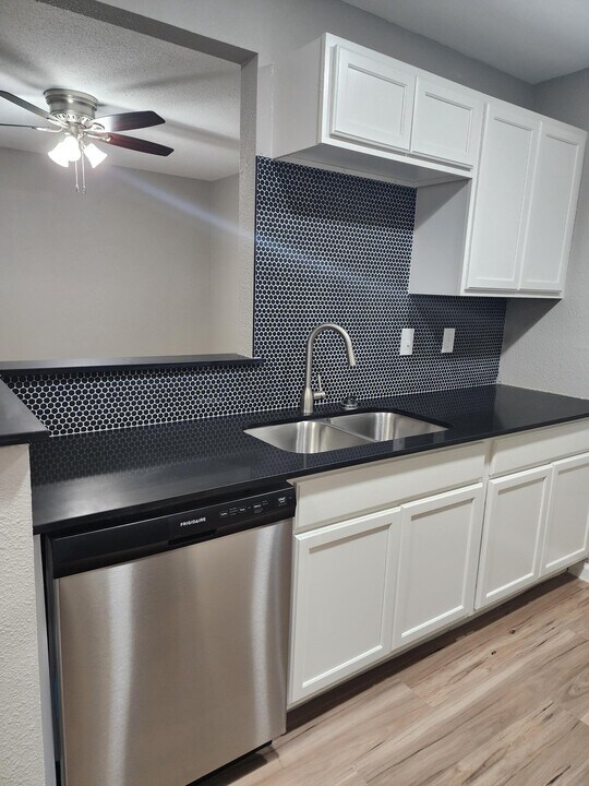 5211 Eilers Ave in Austin, TX - Foto de edificio