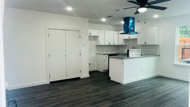 7611 Shotwell St in Houston, TX - Building Photo - Building Photo