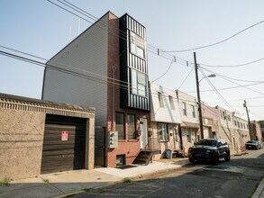 2821 Livingston St, Unit 1 in Philadelphia, PA - Foto de edificio - Building Photo