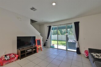 3225 Pleasant Willow Ct in Brandon, FL - Building Photo - Building Photo