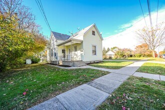 7813 Elizabeth St, Unit Top floor of duplex in Cincinnati, OH - Building Photo - Building Photo